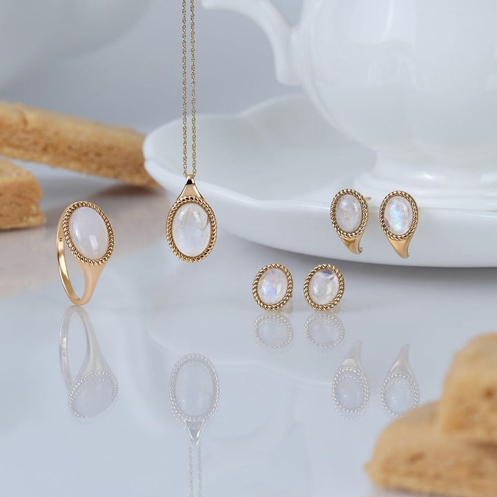 Classic Oval Rainbow Moonstone Ring in 9ct Yellow Gold