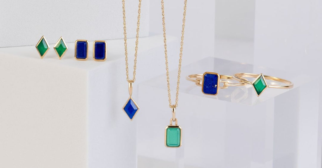 Why does lapis lazuli jewellery have gold flecks and white patches?