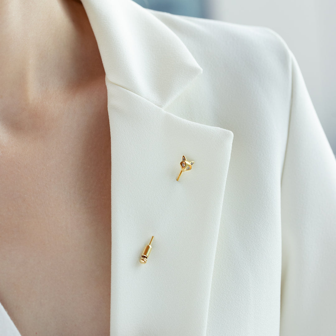 Gardenia White Sapphire Fox Lapel Pin  In 9ct Yellow Gold