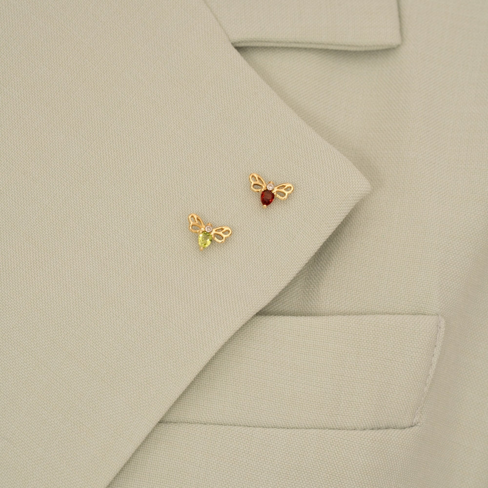 Honeycomb Art Nouveau Pear Shape Peridot and Diamond Bee Pin in 9ct Yellow Gold