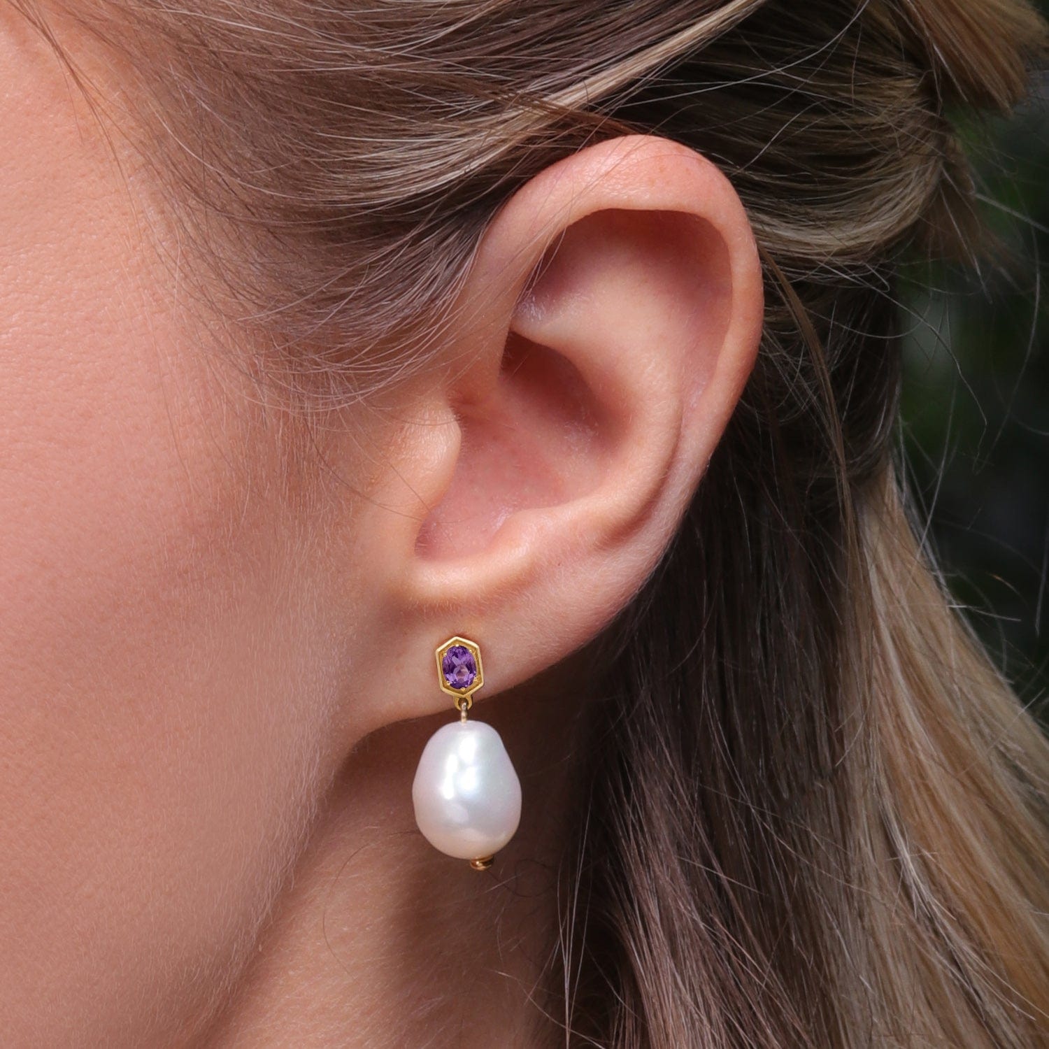 270E028205925 Modern Baroque Pearl & Amethyst Drop Earrings in Gold Plated Silver 3