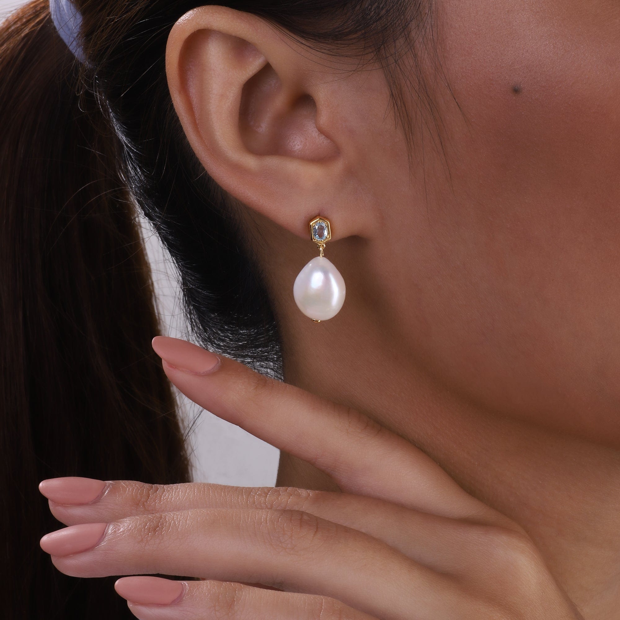 270E028207925 Modern Baroque Pearl & Topaz Drop Earrings in Gold Plated Silver 3