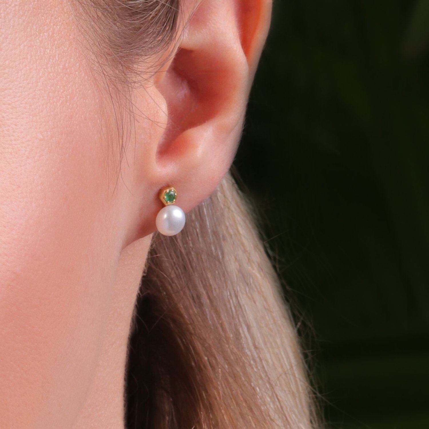 135E1633019 Modern Pearl & Emerald Stud Earrings in 9ct Gold 2